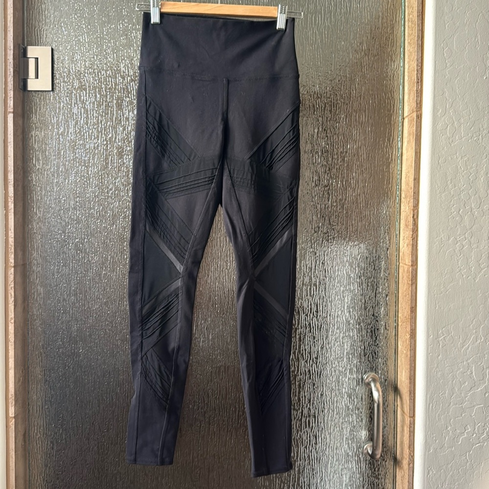 ALO Black Ultimate High-Waist Legging - Sz M